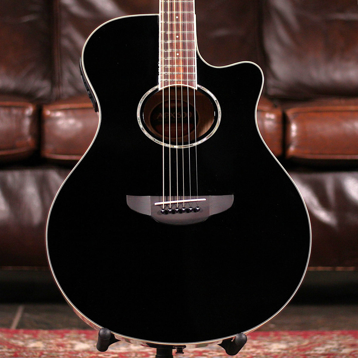 Yamaha APX 600 - Black