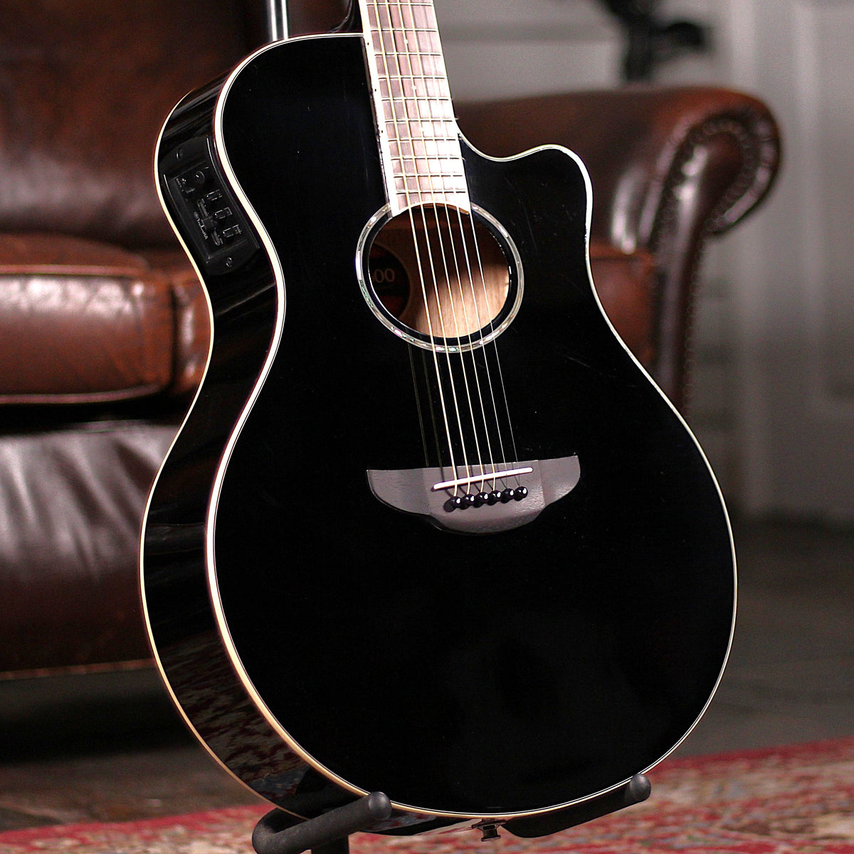 Yamaha APX 600 - Black