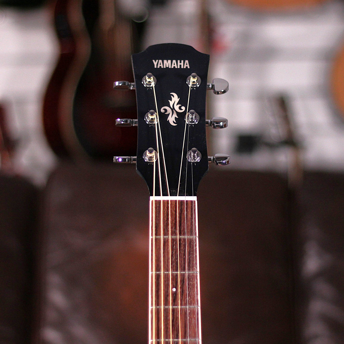 Yamaha APX 600 Oriental Blue Burst