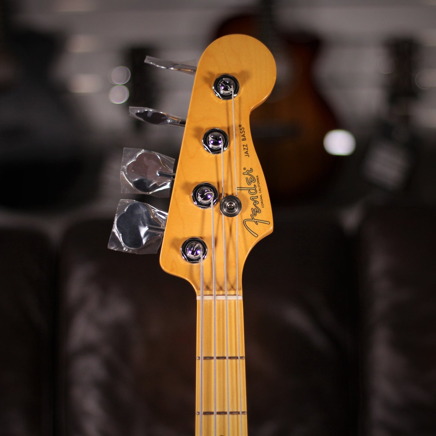 Fender American Pro 2 Jazz Bass 3 Tone Sunburst headstock
