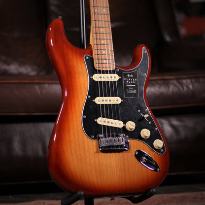 Fender Player Plus Stratocaster Sienna Sunburst angled