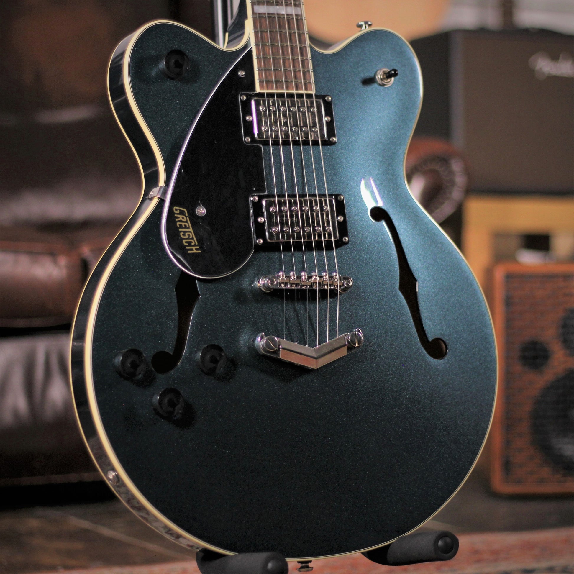 Gretsch G2622 Gunmetal Left Hand angled