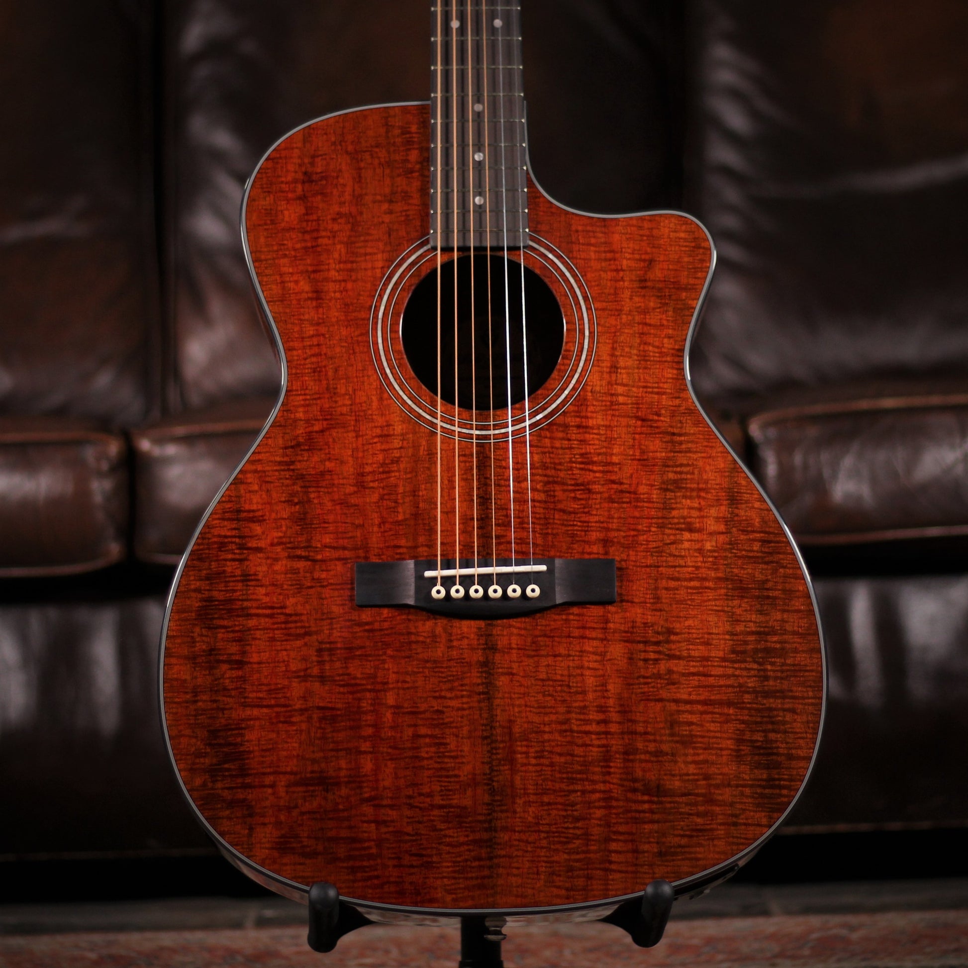 Guild OM-260CE Deluxe Blackwood