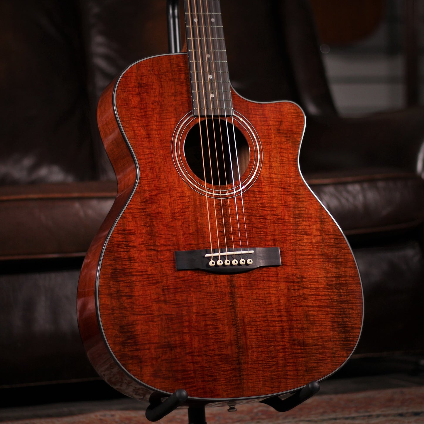 Guild OM-260CE Deluxe Blackwood angled