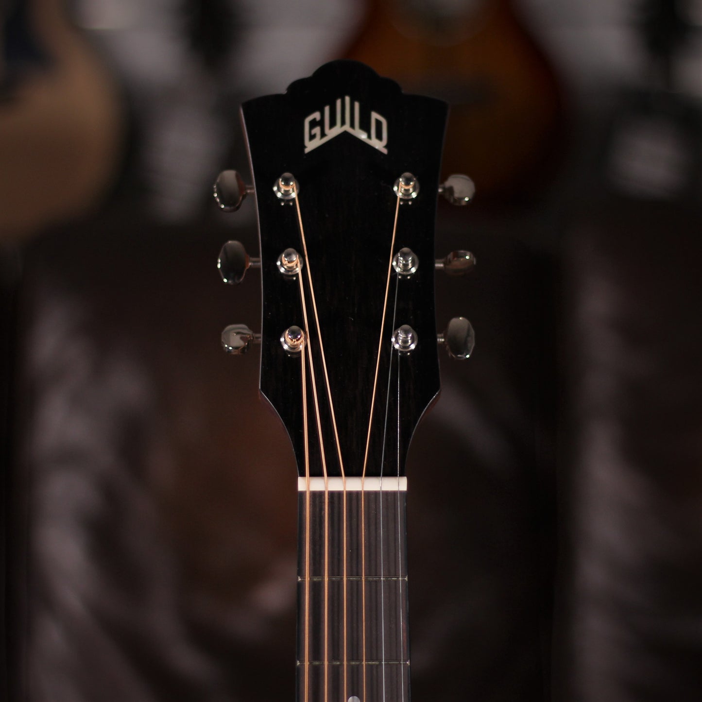 Guild OM-260CE Deluxe Blackwood headstock