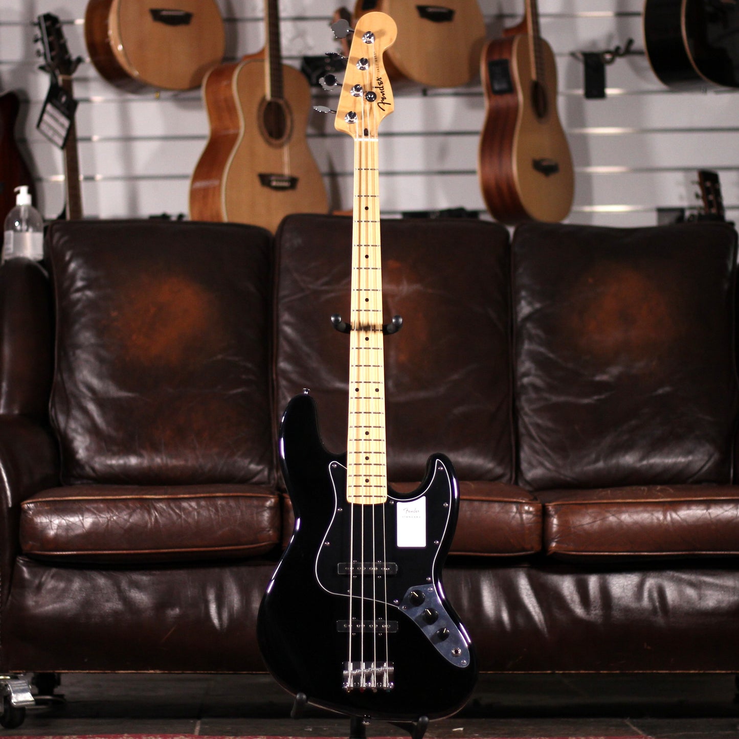 Fender Standard Jazz Bass - Black MN