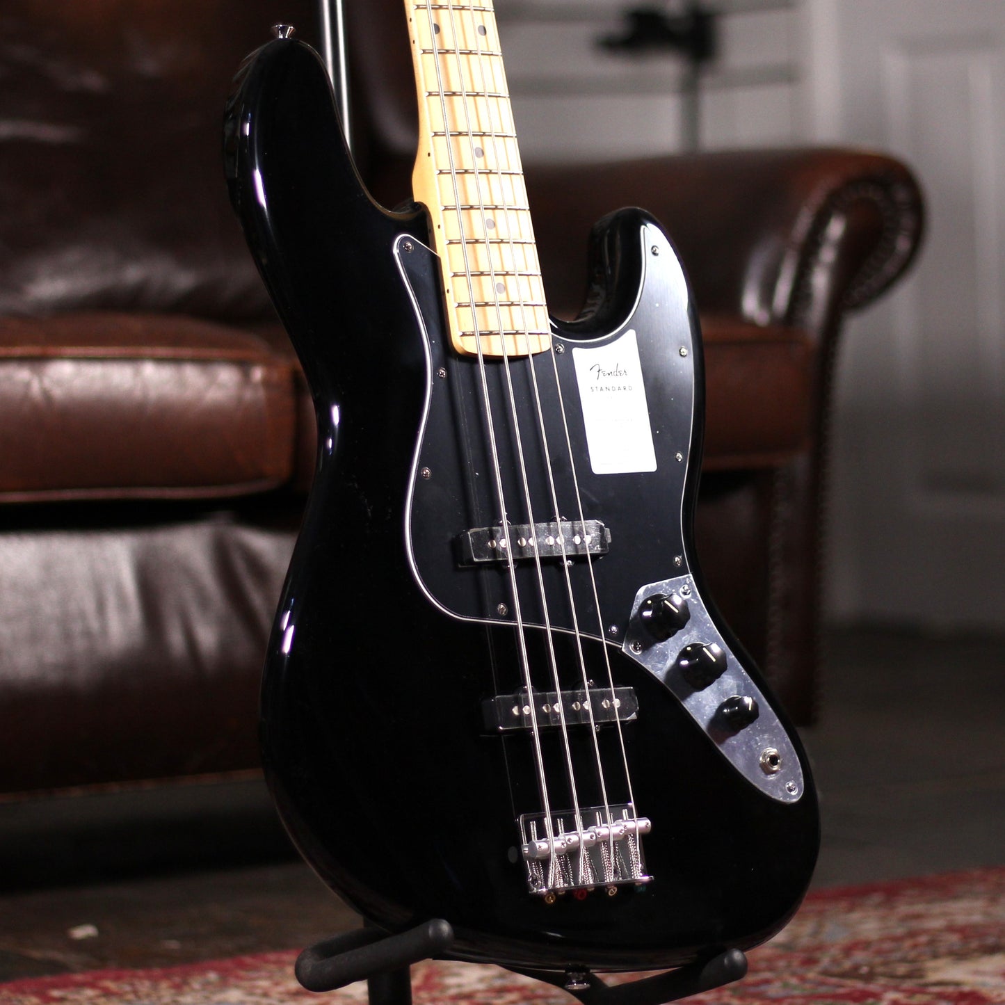 Fender Standard Jazz Bass - Black MN
