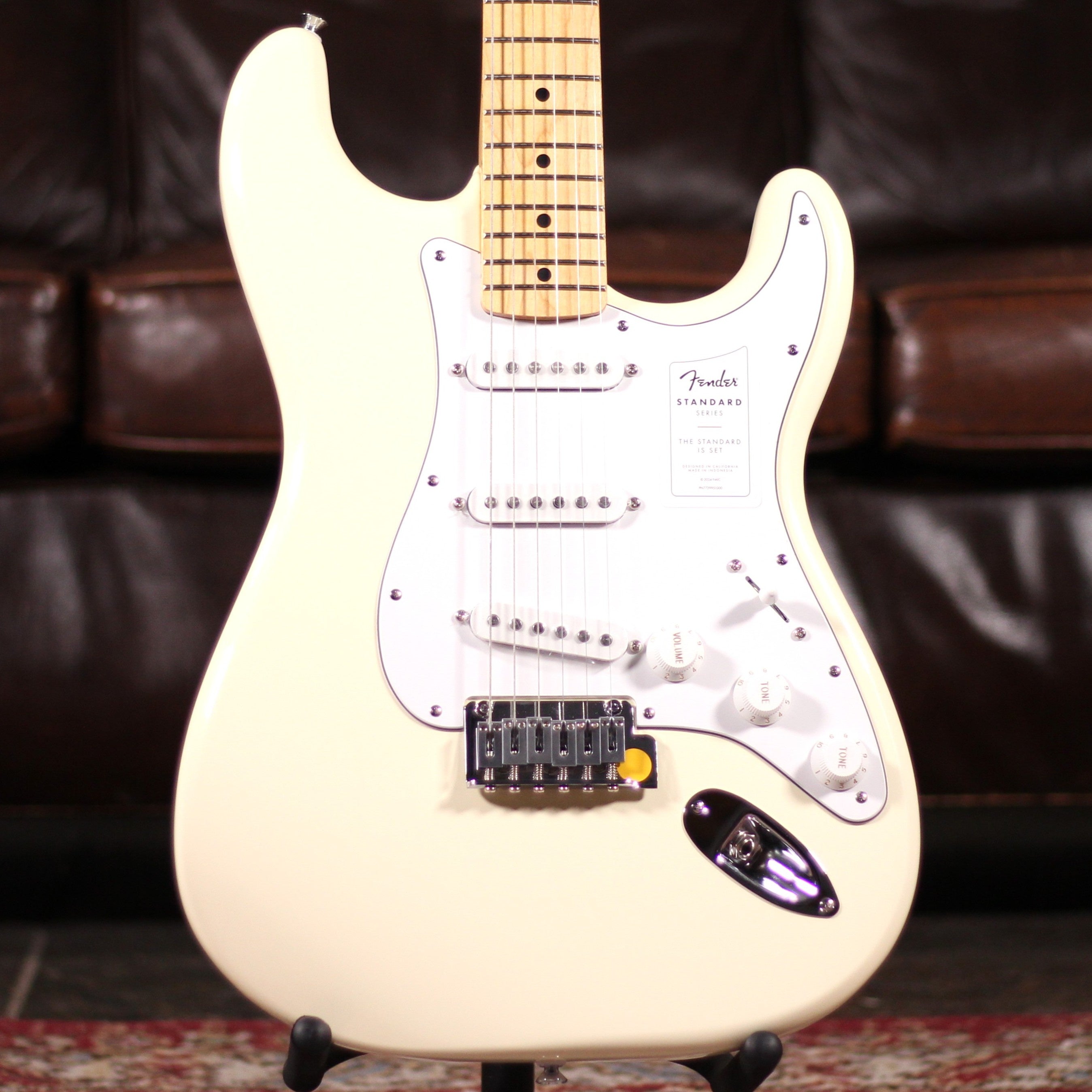 Fender Standard Stratocaster - Olympic White – Foulds Guitars