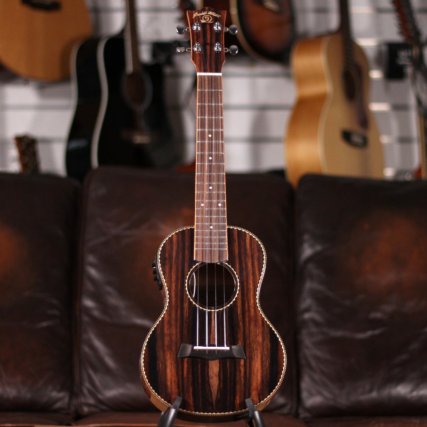 Snail UKT-E598EQ II Tenor Ukulele