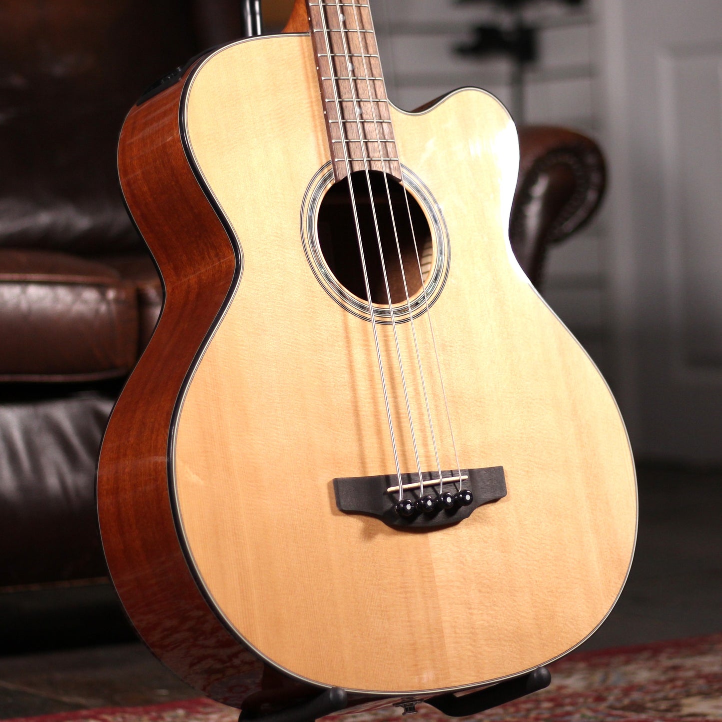 Takamine TK-GB30CE-NAT Jumbo Bass Natural Gloss