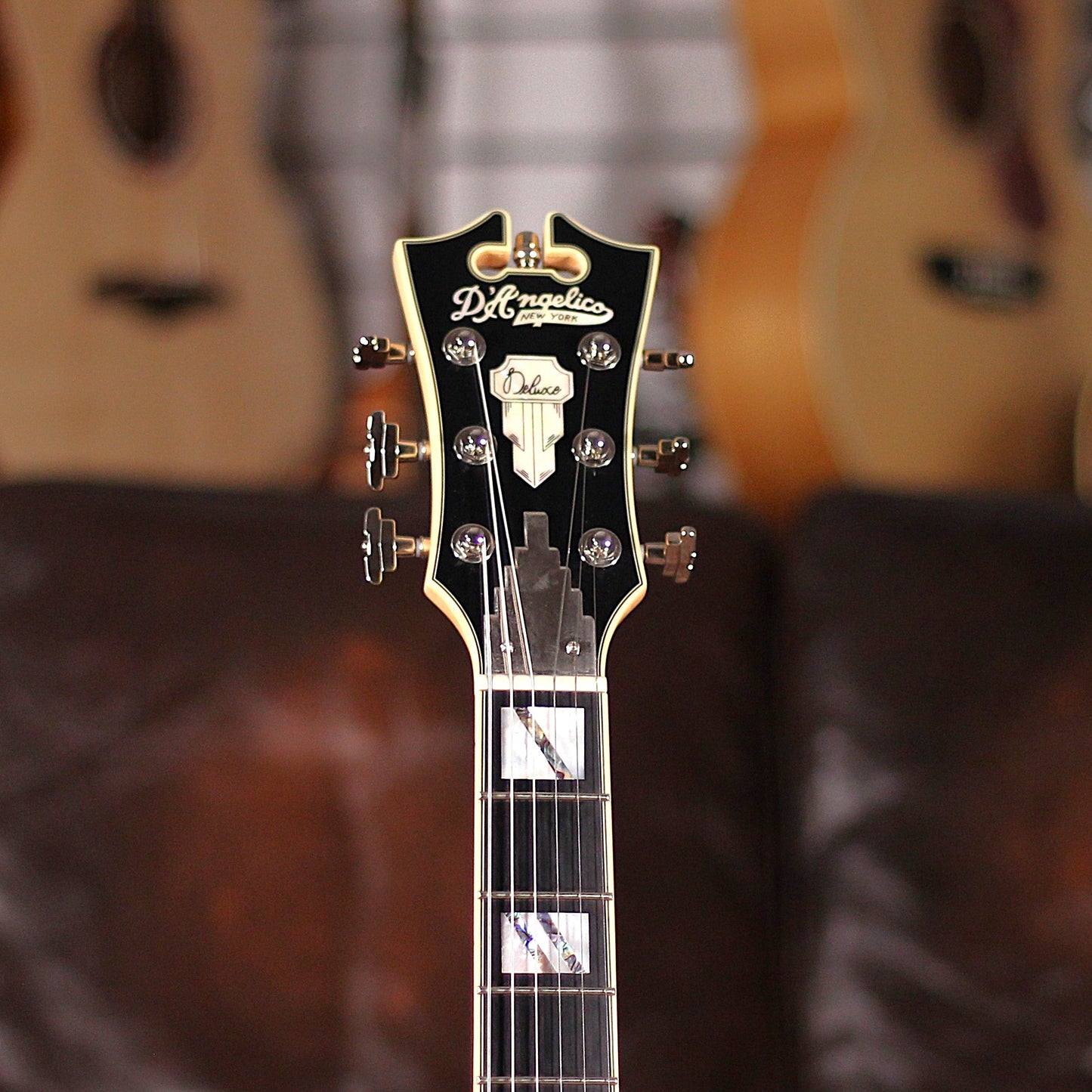 USED - D'Angelico Deluxe Bedford Desert Gold