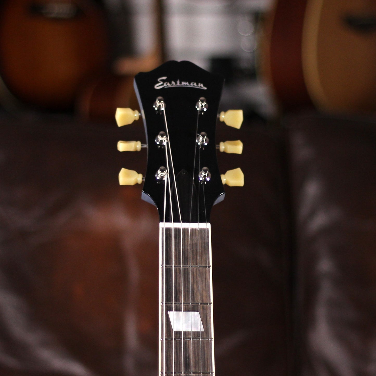 Eastman, 16" Hollow Thinline, Tonerider P90, Trapeze, Iced Blue