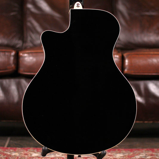 Yamaha APX 600 - Black