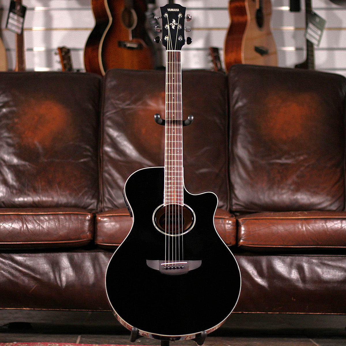 Yamaha APX 600 - Black
