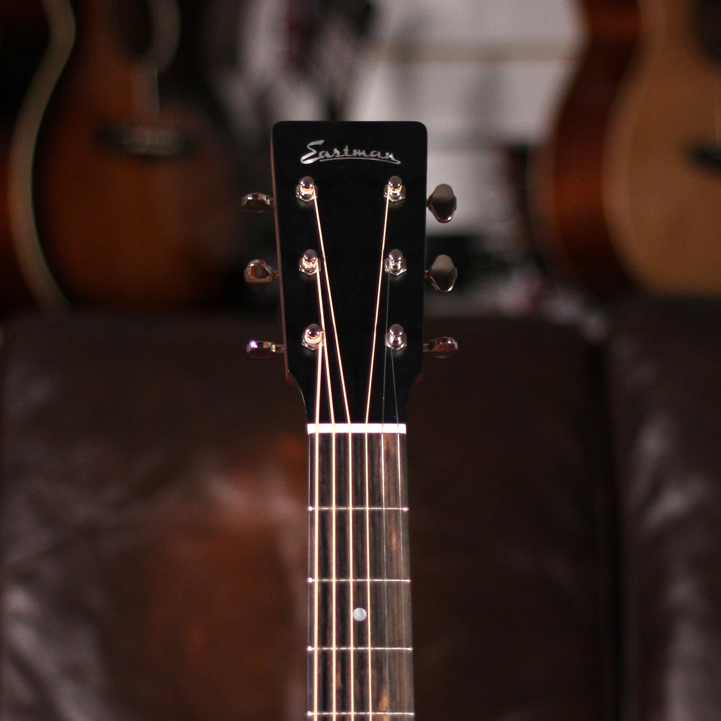 Eastman E2OM-DLX-SB