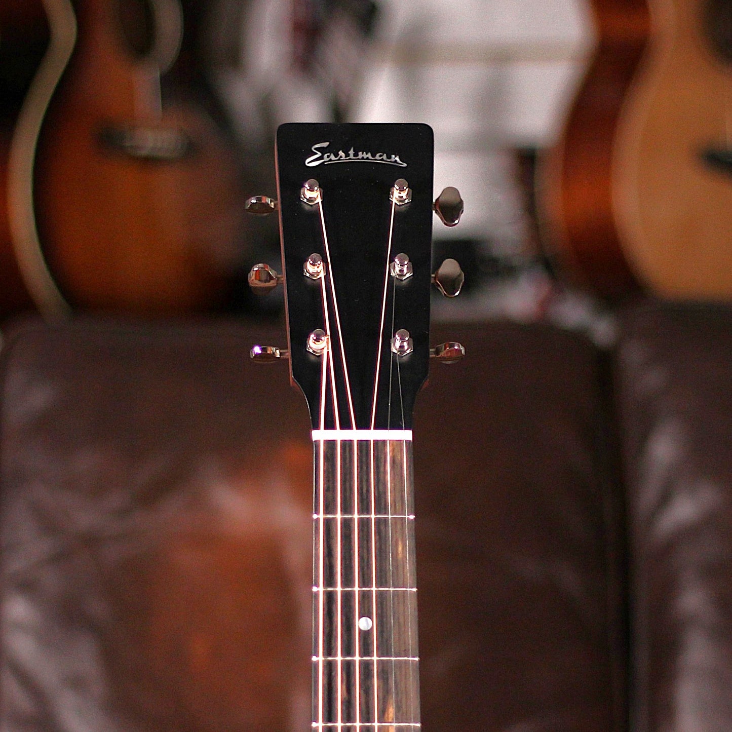 Eastman E2OM-DLX-SB