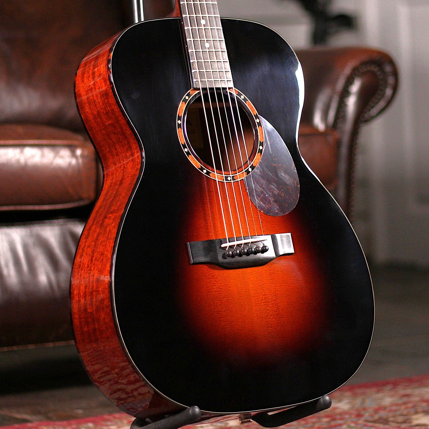 Eastman E2OM-DLX-SB