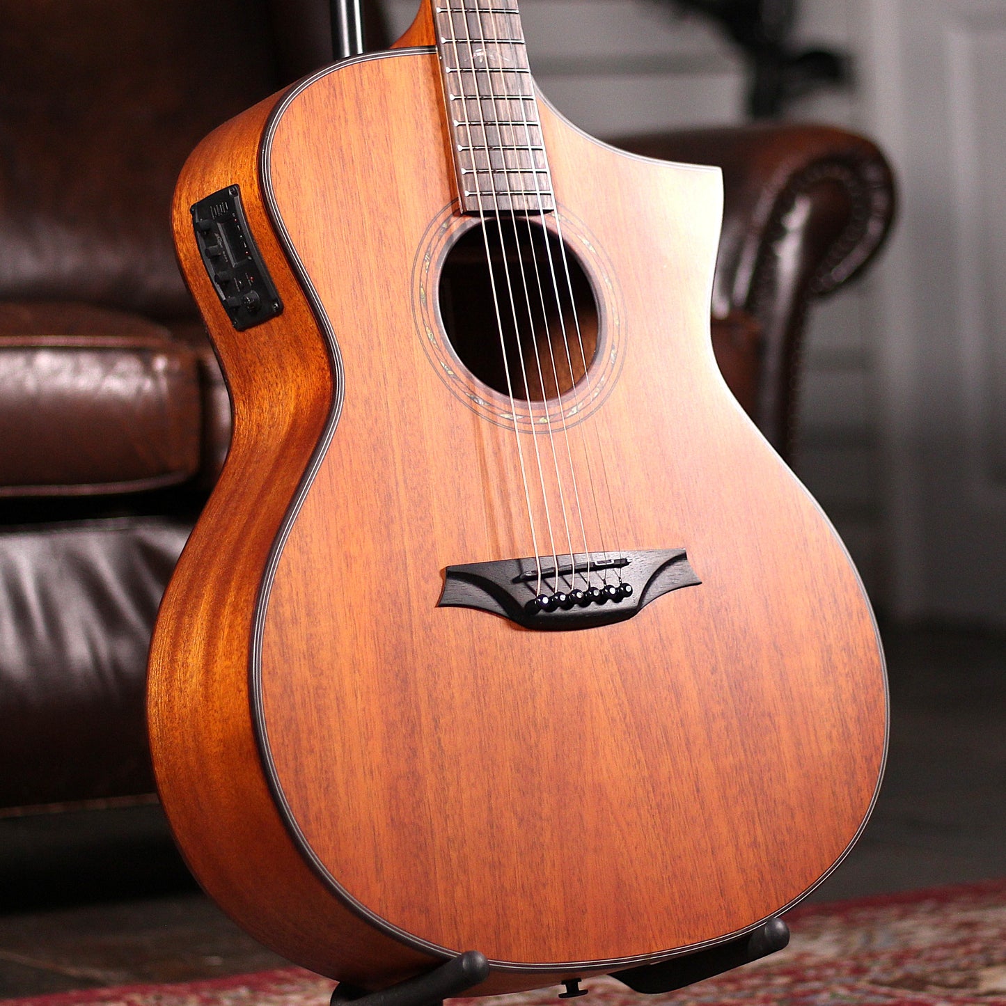 Bromo Tahoma Electro Acoustic Hillside Cutaway BAT4MCE