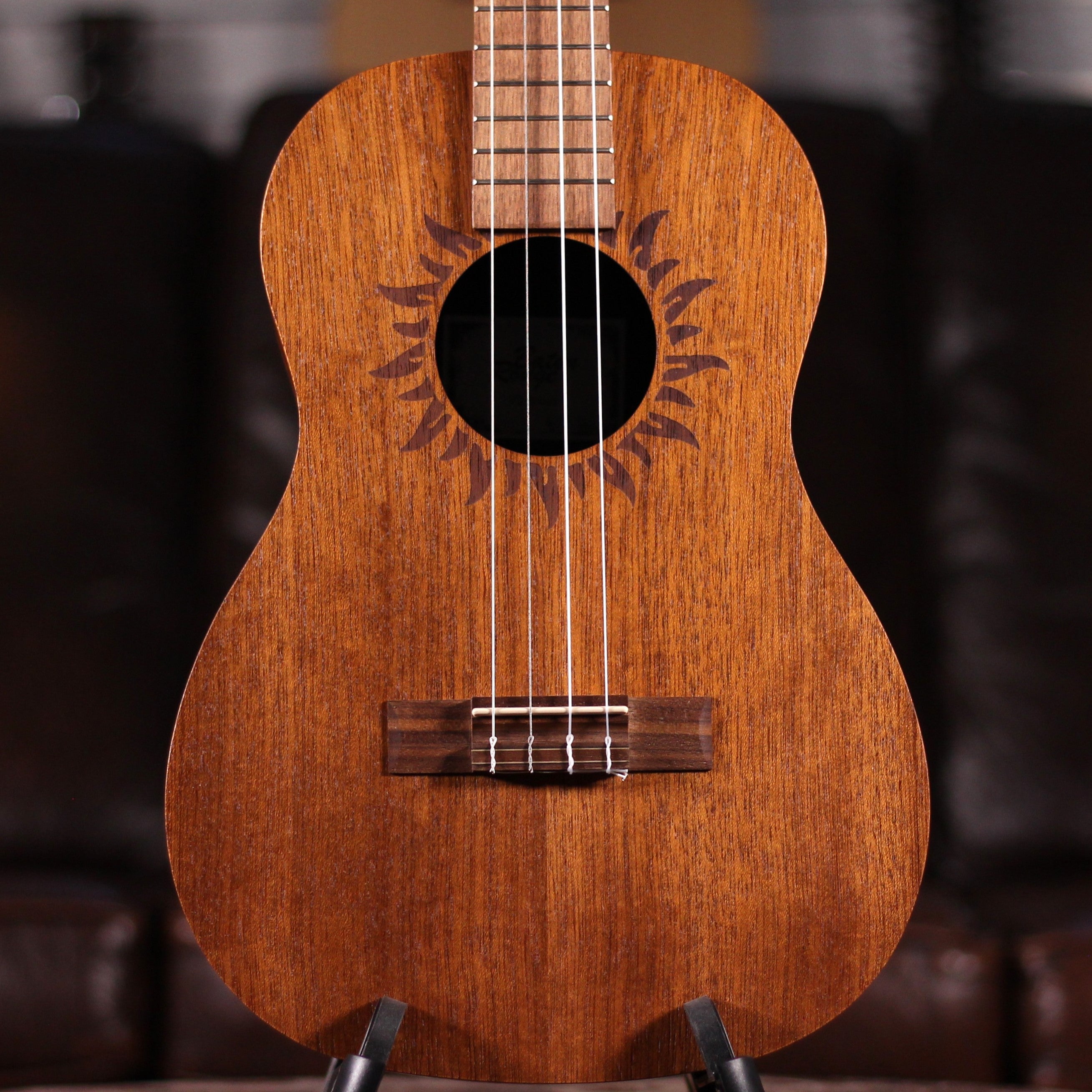 Baton Rouge V2-B Sun Baritone | Ukuleles Derby | Foulds Guitars