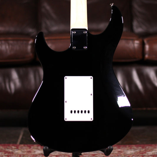 Yamaha Pacifica 012 - Black