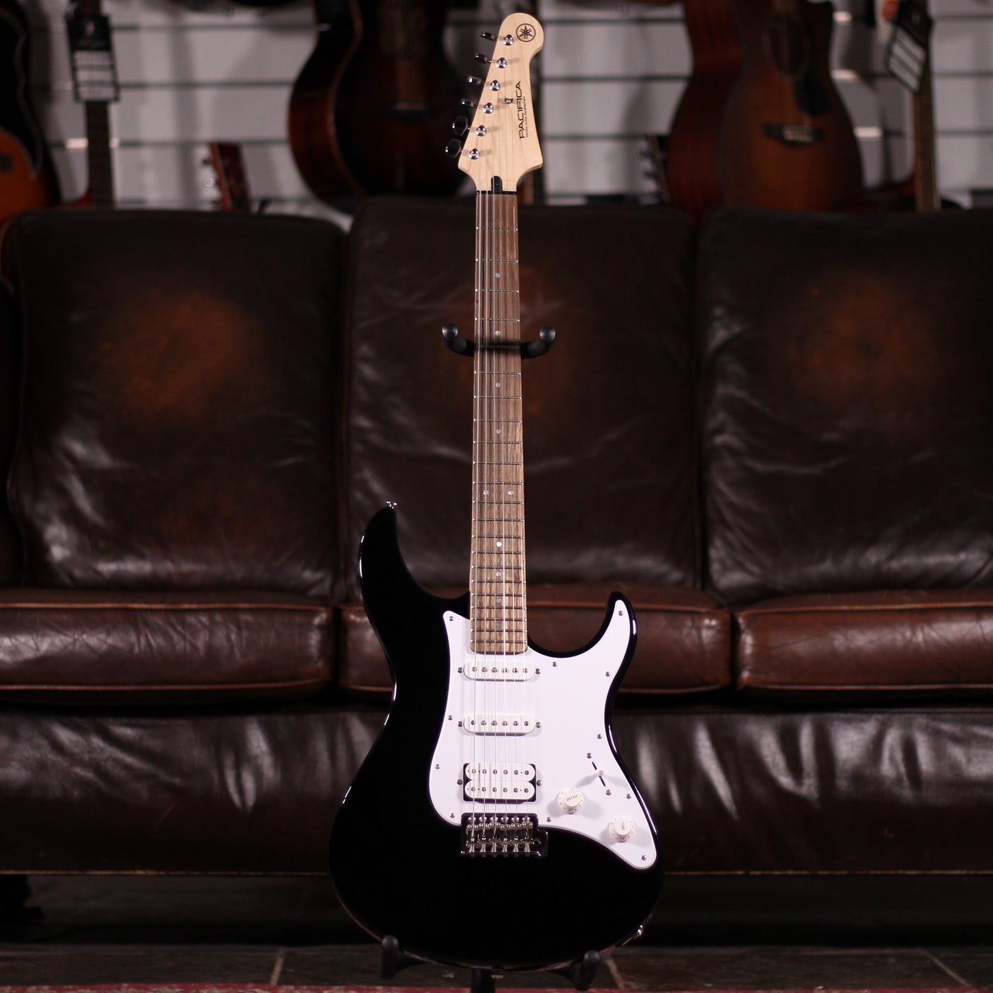 Yamaha Pacifica 012 - Black