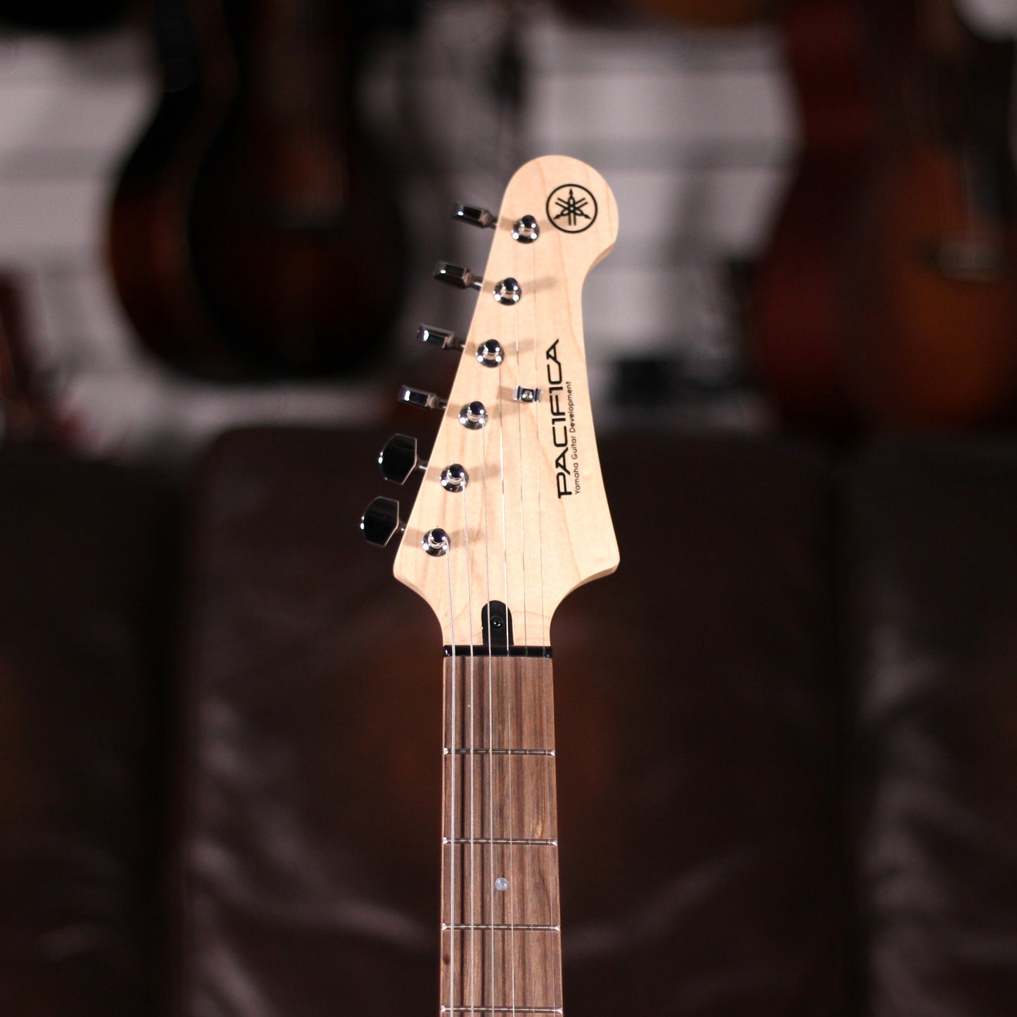 Yamaha Pacifica 012 - Black