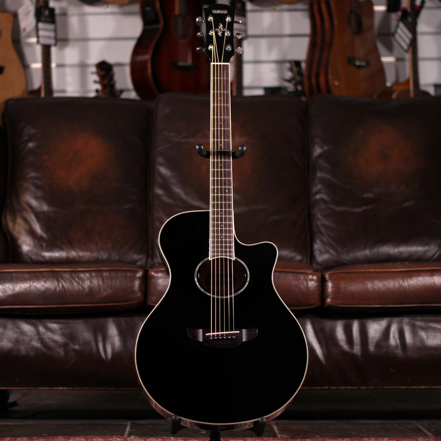 Yamaha APX 600 - Black
