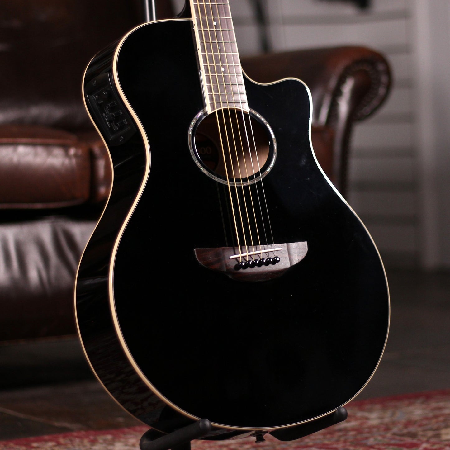 Yamaha APX 600 - Black