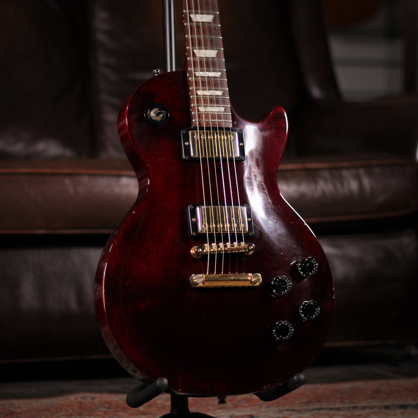 USED - Gibson Les Paul Studio Wine Red angled