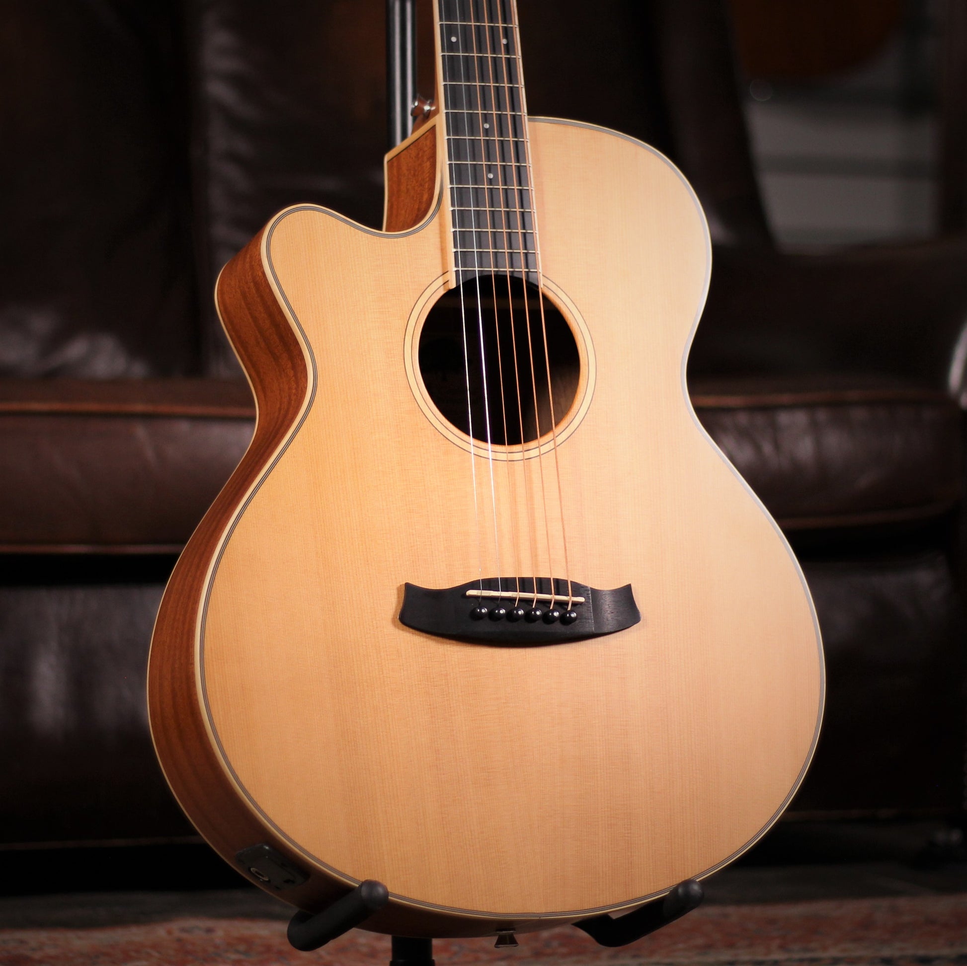USED - Tanglewood TW9LH angled