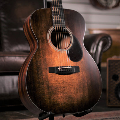 Eastman E1 OM Classic angled