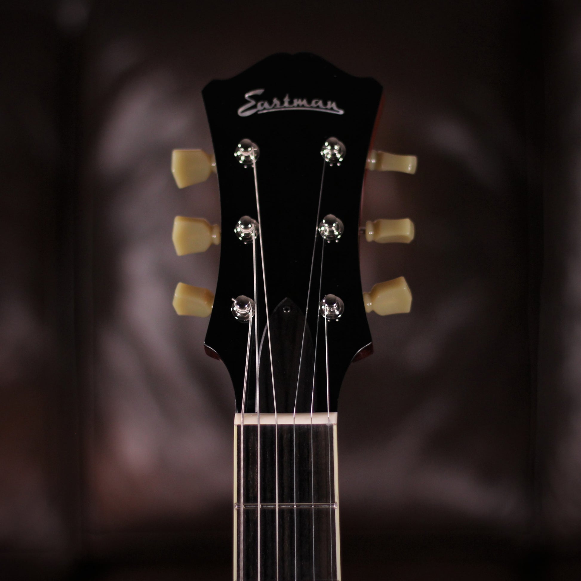 Eastman T386 Classic headstock