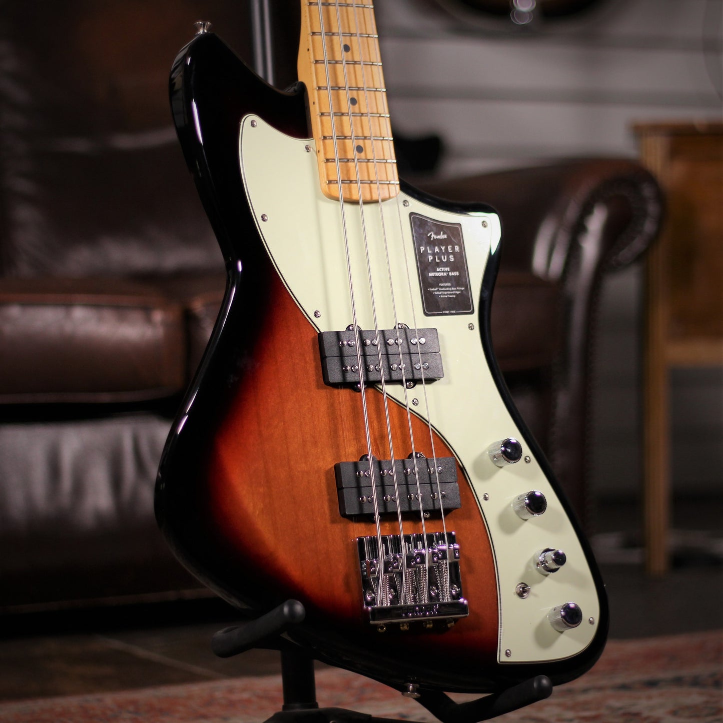 Fender Player Plus Meteora Bass 3 Tone Sunburst angled