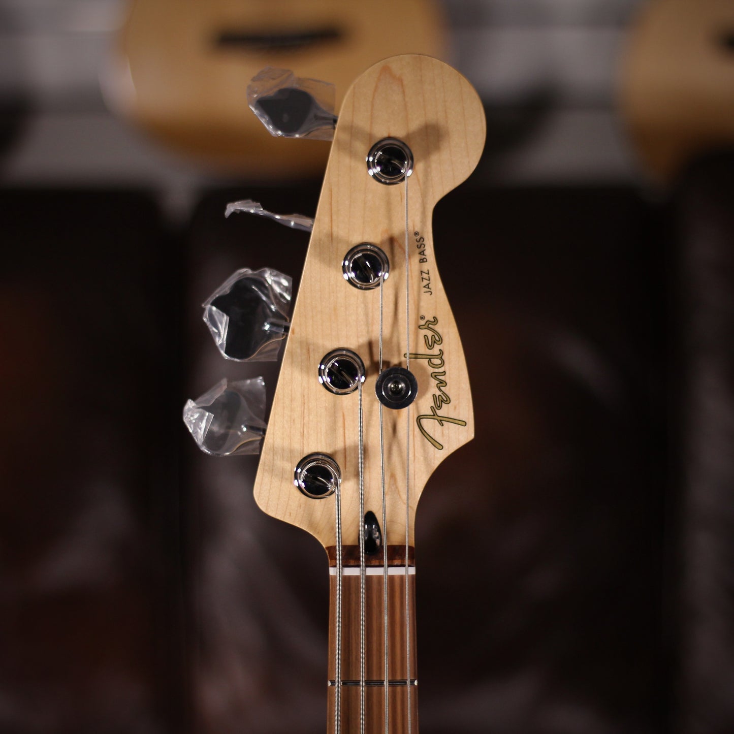 Fender Player Jazz Bass PF 3 Tone Sunburst headstock
