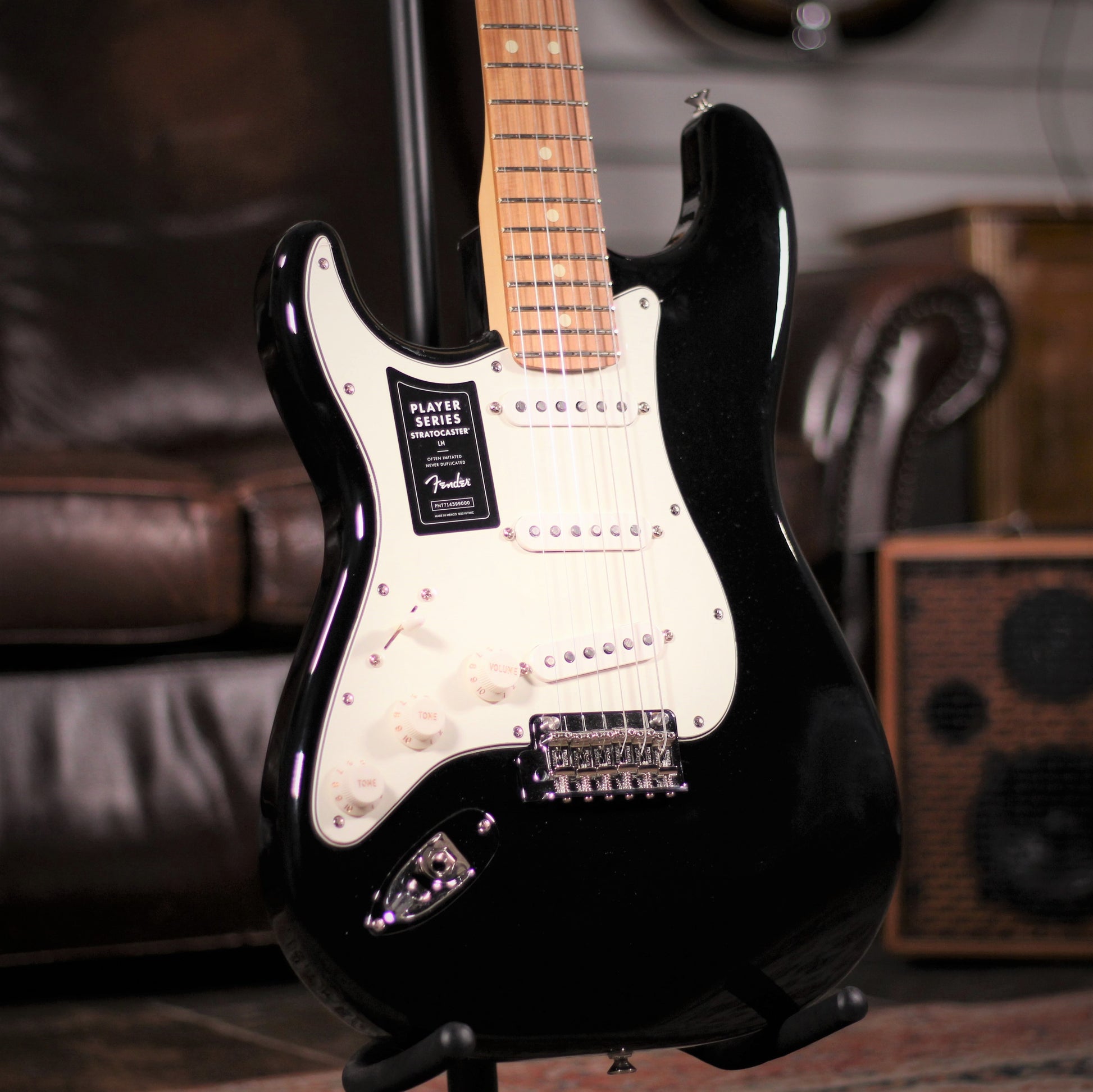 Fender Player Stratocaster Left Handed PF Black angled
