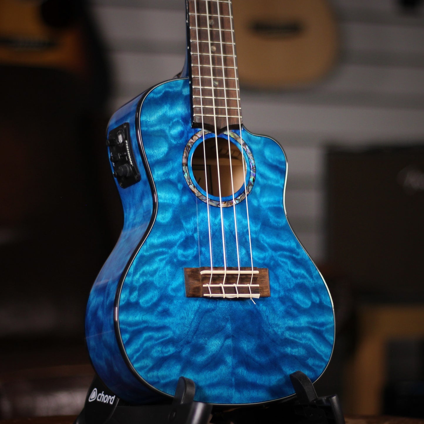 Lanikai QM BL CEC Concert Uke Blue angled