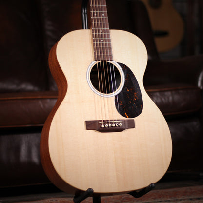 Martin X Series 000-X2E angled